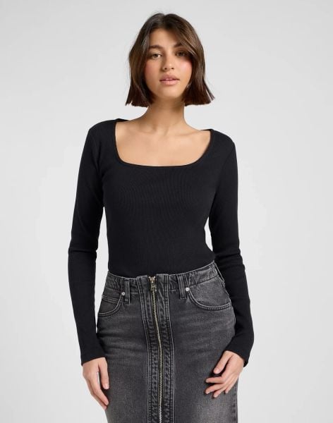 DAMSKA KOSZULKA LEE LS SQUARE NECK BLACK 112370951. Czarne bluzki Lee, s, bez wzorów, bez kołnierzyka, bez ramiączek. Za 89.99 zł.