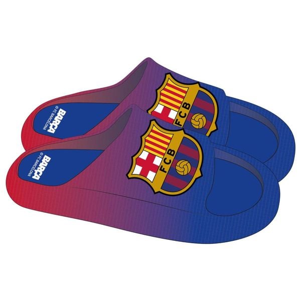 FC Barcelona klapki na basen i plażę unisex. Niebieskie klapki CERDÁ, bez wzorów, z materiału, bez obcasa. Za 89.00 zł.