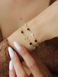 Pierres delicates Pozłacana bransoletka z kryształami rozmiar: onesize. Czarne bransoletki Pierres delicates, z kryształem, pozłacane. Za 34.99 zł.