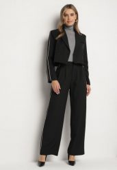Czarny Komplet w Garniturowym Stylu Zdobiony Lampasem Krótka Marynarka i Spodnie Avaniah. Czarne marynarki i żakiety Born2be, s, z aplikacjami, eleganckie. Za 209.99 zł.