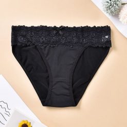 Figi koronkowe z elastycznego materiału Santoshi. Brązowe figi Intica, l, bez wzorów, z koronki. W wyprzedaży za 69.00 zł.