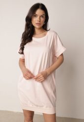 Jasnoróżowa Pudełkowa Sukienka T-shirtowa o Krótkim Kroju Orlella. Czerwone sukienki Born2be, na lato, l, bez wzorów, bez kołnierzyka, bez ramiączek, mini. Za 49.99 zł.