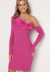 Fuksjowa Sweterkowa Sukienka z Wiskozą o Asymetrycznym Kroju z Kwiatami 3D i Piórami Nellyra. Czerwone sukienki Born2be, l, z aplikacjami, z dzianiny, z asymetrycznym kołnierzem, bez ramiączek, asymetryczne. Za 29.99 zł.