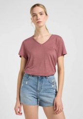 DAMSKA KOSZULKA LEE V NECK TEE HENNA 112363617. Bluzki Lee, xl, bez wzorów, bez kołnierzyka, bez ramiączek. Za 79.99 zł.