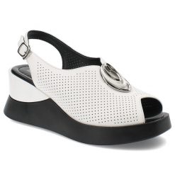 Białe Sandały Artiker Stylowe Obuwie Damskie. Białe sandały Artiker, bez wzorów, ze skóry, eleganckie, bez obcasa, na koturnie, bez zapięcia. Za 199.00 zł.