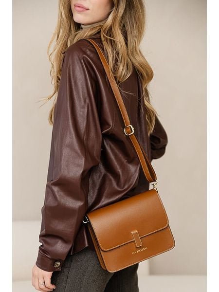 Lia Biassoni Skórzana torebka w kolorze jasnobrązowym - 22 x 19 x 7 cm rozmiar: onesize. Brązowe torby na ramię Lia Biassoni, bez wzorów, z materiału, na ramię, bez dodatków. Za 306.01 zł.