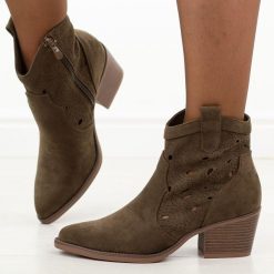 Czekoladowe ażurowe botki damskie, kowbojki Evento 9452. Brązowe botki eVento, na jesień, w ażurowe wzory, z jeansu, bez obcasa, na obcasie, bez zapięcia. Za 219.00 zł.