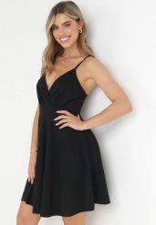 Czarna Rozkloszowana Sukienka Mini na Regulowanych Ramiączkach Kionidim. Czarne sukienki Born2be, na co dzień, s, bez wzorów, z dzianiny, eleganckie, bez kołnierzyka, bez ramiączek, mini, kopertowe. Za 39.99 zł.