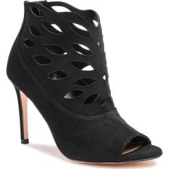 Sandały SOLO FEMME - 26497-58-020/000-13-00 Czarny. Czarne sandały Solo Femme, bez wzorów, ze skóry, eleganckie, bez obcasa, na obcasie, bez zapięcia. W wyprzedaży za 289.00 zł.