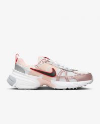 Nike V2K Run Buty do biegania damskie. Czerwone obuwie sportowe Nike, bez zapięcia, do biegania. Za 369.99 zł.