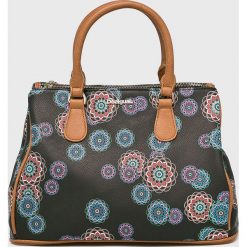 Desigual - Torebka. Czarne shopper Desigual, bez wzorów, z materiału, casualowe, na ramię, z nadrukiem, bez dodatków. W wyprzedaży za 179.90 zł.