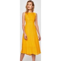 Answear - Sukienka. Żółte sukienki ANSWEAR, na co dzień, l, bez wzorów, z dzianiny, casualowe, bez kołnierzyka, bez ramiączek, proste. Za 149.90 zł.