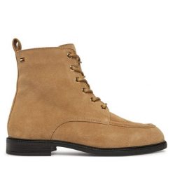 Trzewiki Tommy Hilfiger. Brązowe botki TOMMY HILFIGER, bez wzorów, bez obcasa, na płaskiej podeszwie, bez zapięcia. Za 649.99 zł.