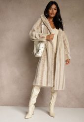 Jasnobeżowy Futrzany Płaszcz z Kapturem Zdobiony Pionowym Wzorem Elrinrahne. Brązowe płaszcze Renee, l, z aplikacjami, z futra, z kapturem. Za 339.99 zł.