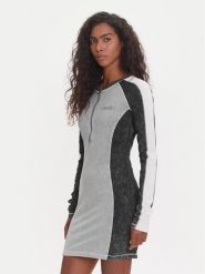 Guess Sukienka codzienna W5YK79 K1D80 Szary Regular Fit. Szare sukienki Guess, na co dzień, xs, z aplikacjami, z bawełny, bez kołnierzyka, bez ramiączek, proste. Za 379.99 zł.