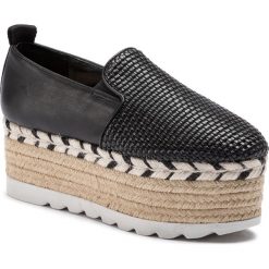 Espadryle GUESS - Genisis FL6GNS ELE14 BLACK. Czarne espadryle Guess, z aplikacjami, z materiału, bez obcasa, na koturnie, bez zapięcia. W wyprzedaży za 449.00 zł.