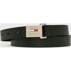 Tommy Jeans - Pasek skórzany. Czarne paski Tommy Jeans, bez wzorów, z jeansu. W wyprzedaży za 159.90 zł.