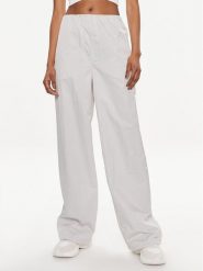 Calvin Klein Jeans Spodnie materiałowe Soft Crinkle J20J223122 Szary Relaxed Fit. Szare spodnie materiałowe Calvin Klein Jeans, l, bez wzorów, z jeansu. Za 259.99 zł.