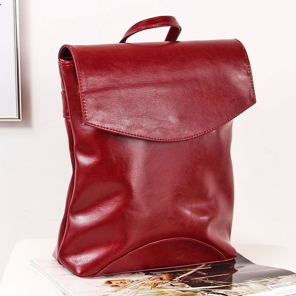 Skórzany plecak damski DAN-A T383 bordowy. Czerwone plecaki DAN-A, bez wzorów, ze skóry. Za 349.99 zł.