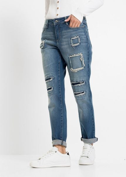Jeansy o kroj boyfriend, mid waist. Niebieskie jeansy bonprix, bez wzorów. Za 189.99 zł.