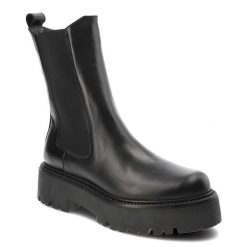 Czarne Botki Carinii Stylowe Wsuwane Workery Damskie. Czarne botki Carinii, bez wzorów, ze skóry, bez obcasa, bez zapięcia. Za 569.99 zł.