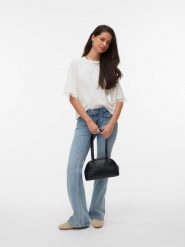 Vero Moda Koszulka w kolorze białym rozmiar: L. Białe bluzki Vero Moda, l, bez wzorów, z bawełny, bez kołnierzyka, bez ramiączek. Za 80.52 zł.