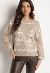 Beżowy Sweter z Wiskozą Ozdobiony Haftem Senorwen. Brązowe swetry Born2be, bez wzorów, z jeansu, bez ramiączek. W wyprzedaży za 111.99 zł.