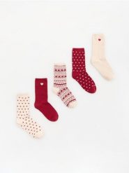 Skarpetki z bawełną 5 pack - czerwony. Czerwone skarpety Reserved, bez wzorów, z bawełny. Za 49.99 zł.