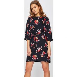 Vero Moda - Sukienka. Niebieskie sukienki Vero Moda, na co dzień, l, bez wzorów, z materiału, casualowe, bez kołnierzyka, bez ramiączek, mini, proste. W wyprzedaży za 79.90 zł.