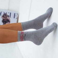Bawełniane skarpetki damskie Brooklyn 1147 gr. Szare skarpety Milena, bez wzorów, z bawełny. Za 14.90 zł.