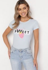 Jasnoniebieska Bawełniana Bluzka z Nadrukiem i Napisem Vemassa. Niebieskie bluzki Born2be, s, bez wzorów, z bawełny, bez kołnierzyka, bez ramiączek. Za 29.99 zł.
