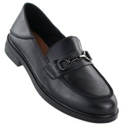 Skórzane półbuty damskie mokasyny czarne Vinceza 18117. Czarne mokasyny VINCEZA, bez wzorów, ze skóry, bez obcasa. Za 169.99 zł.