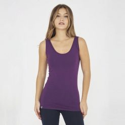 Top treningowy damski RAITA fioletowy. Fioletowe topy LEGEA, bez wzorów, z materiału, bez kołnierzyka, bez ramiączek. Za 39.00 zł.