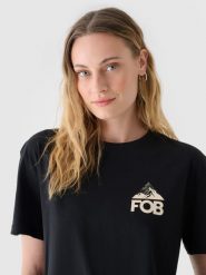 4F T-shirt regular z nadrukiem damski - czarny M. Czarne t-shirty 4f, m, bez wzorów, z bawełny, bez kołnierzyka, bez ramiączek. W wyprzedaży za 19.99 zł.