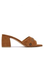 Guess Klapki FLJGU2 SUE03 Brązowy jasny. Brązowe klapki Guess, z aplikacjami, ze skóry, bez obcasa. Za 589.99 zł.