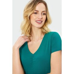 Uniwersalny top z dekoltem w serek. Topy Greenpoint. Za 19.99 zł.