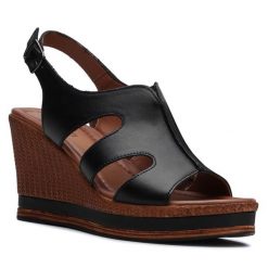 Sandały Lasocki. Czarne sandały Lasocki, bez wzorów, bez obcasa, na koturnie, bez zapięcia. Za 229.99 zł.