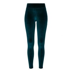 Damskie legginsy z wysoką talią Urban Classics velvet. Czerwone legginsy Urban Classics, bez wzorów, z podwyższonym stanem. Za 137.00 zł.