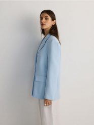 Dwurzędowa marynarka oversize - jasnoniebieski. Niebieskie marynarki i żakiety Reserved, l, bez wzorów, z tkaniny. W wyprzedaży za 99.99 zł.