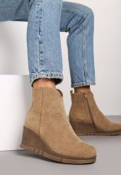 Ciemnobeżowe Casualowe Botki na Koturnie z Ociepleniem Etteora. Brązowe botki Renee, bez wzorów, z jeansu, bez obcasa, na koturnie, bez zapięcia. Za 149.99 zł.