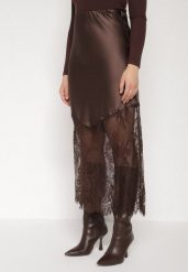Brązowa Satynowa Spódnica Ozdobiona Koronką Milori. Brązowe spódnice Born2be, do pracy, na lato, l, z aplikacjami, z koronki, biznesowe, maxi. Za 99.99 zł.