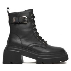 Trzewiki Steve Madden. Czarne botki Steve Madden, bez wzorów, bez obcasa, na słupku, bez zapięcia. Za 769.99 zł.