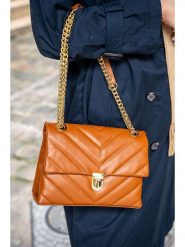 Victor & Hugo Paris Skórzana torebka w kolorze jasnobrązowym - 26 x 18 x 9,5 cm rozmiar: onesize. Brązowe torby na ramię Victor & Hugo Paris, bez wzorów, z materiału, na ramię, pikowane, bez dodatków. Za 326.99 zł.