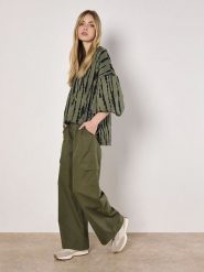 Apricot Bluzka w kolorze czarno-oliwkowym rozmiar: XS. Brązowe bluzki Apricot, xs, bez wzorów, bez kołnierzyka, bez ramiączek. Za 48.05 zł.