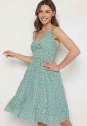 Zielona Bawełniana Sukienka o Rozkloszowanym Kroju na Ramiączkach w Kwiatowy Wzór Mirindra. Zielone sukienki Born2be, na spacer, na lato, l, bez wzorów, z bawełny, klasyczne, bez kołnierzyka, bez ramiączek, rozkloszowane. Za 39.99 zł.