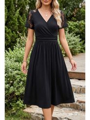 SOULSHAE Sukienka w kolorze czarnym rozmiar: L/XL. Czarne sukienki SOULSHAE, l, bez wzorów, z wiskozy, bez kołnierzyka, bez ramiączek, midi. Za 124.95 zł.