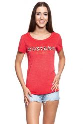 MUSTANG T SHIRT DAMSKI Alexia C Print 1009029 7179. Czerwone t-shirty Mustang, s, bez wzorów, bez kołnierzyka, bez ramiączek. W wyprzedaży za 39.99 zł.