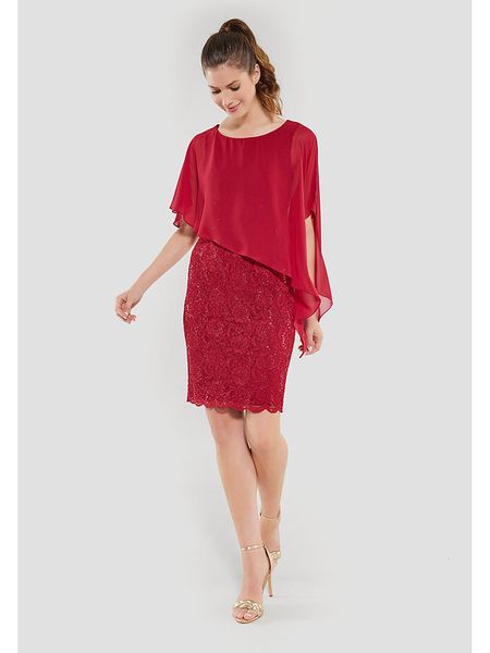 SWING Sukienka w kolorze czerwonym rozmiar: 46. Czerwone sukienki Swing, bez wzorów, z koronki, bez kołnierzyka, bez ramiączek, midi. Za 224.95 zł.
