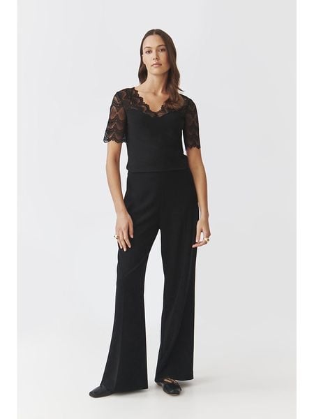 TATUUM Bluzka w kolorze czarnym rozmiar: XL. Czarne bluzki Tatuum, xl, bez wzorów, z koronki, bez kołnierzyka, bez ramiączek. Za 148.26 zł.