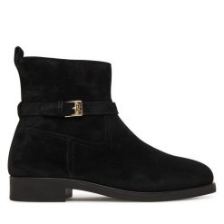 Botki Tommy Hilfiger. Czarne botki TOMMY HILFIGER, bez wzorów, bez obcasa, na płaskiej podeszwie, bez zapięcia. Za 649.99 zł.
